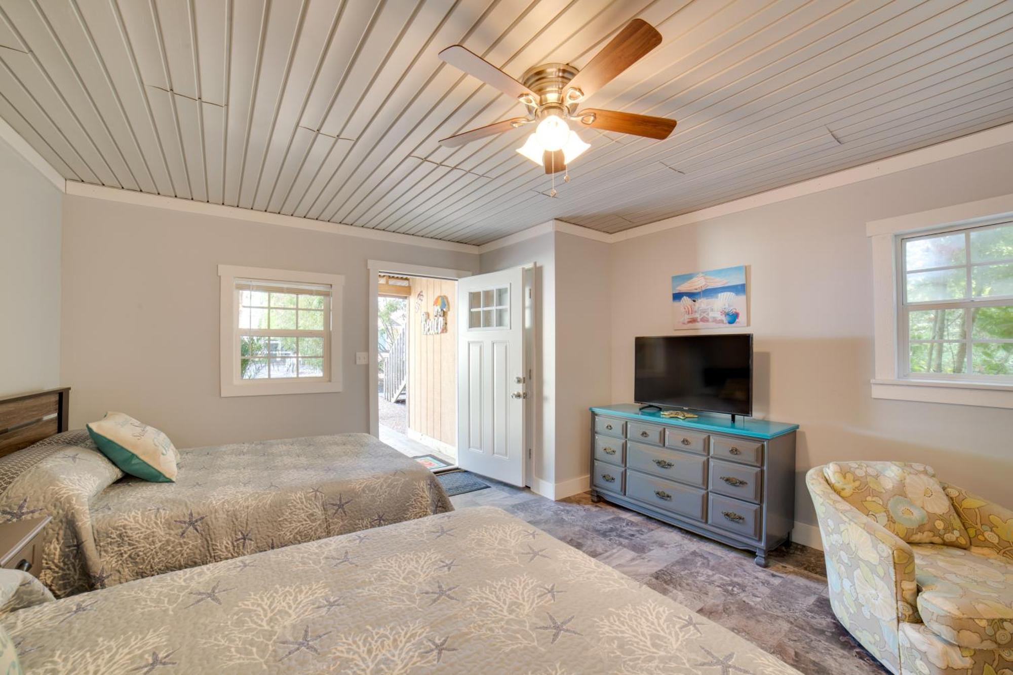 Ocean Isle Beach Studio With Patio - 1 Mi To Pier! Exterior photo